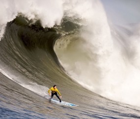 开云体育中国官网-太阳斩落雷霆，保罗在欧冠淘汰赛接管比赛的传奇时刻
