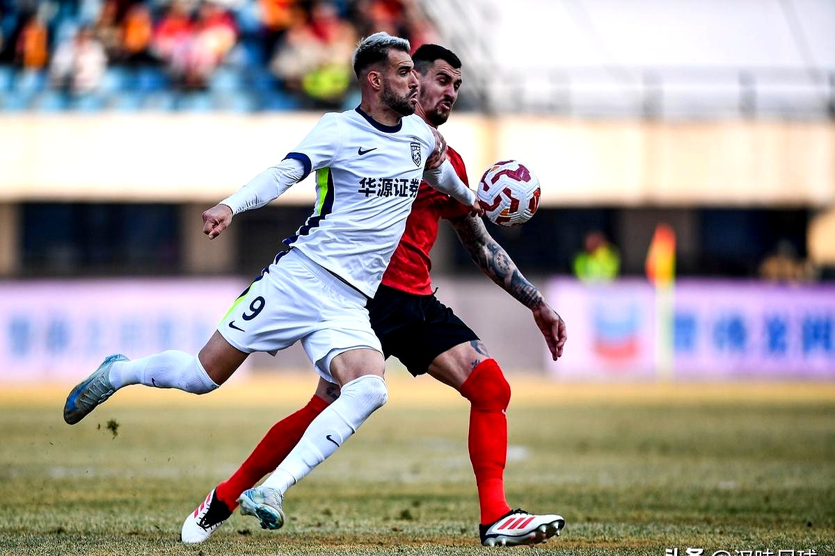 长春亚泰战平北京人和，保持不败状态