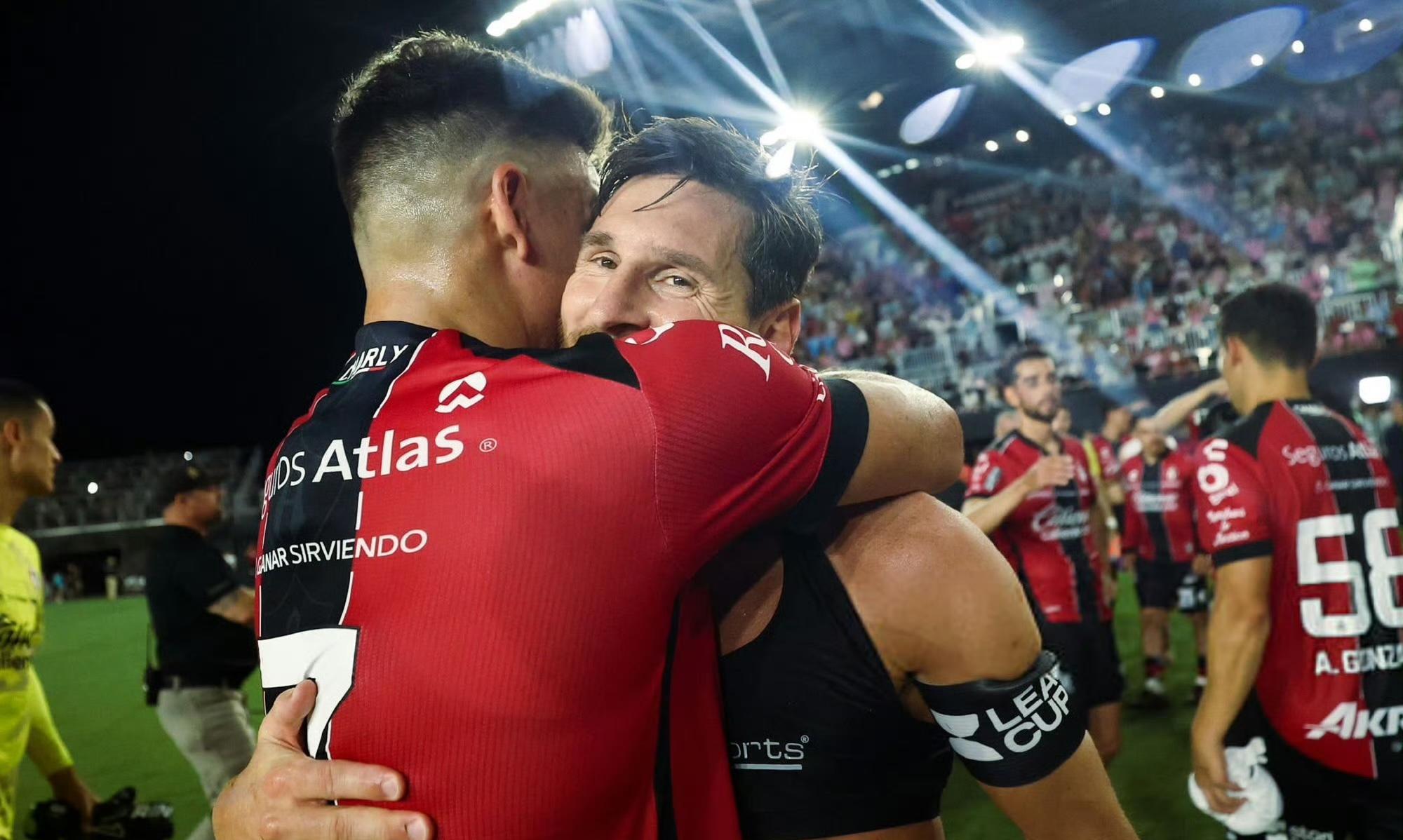 哥伦比亚轻取荷兰，梅西关键制胜