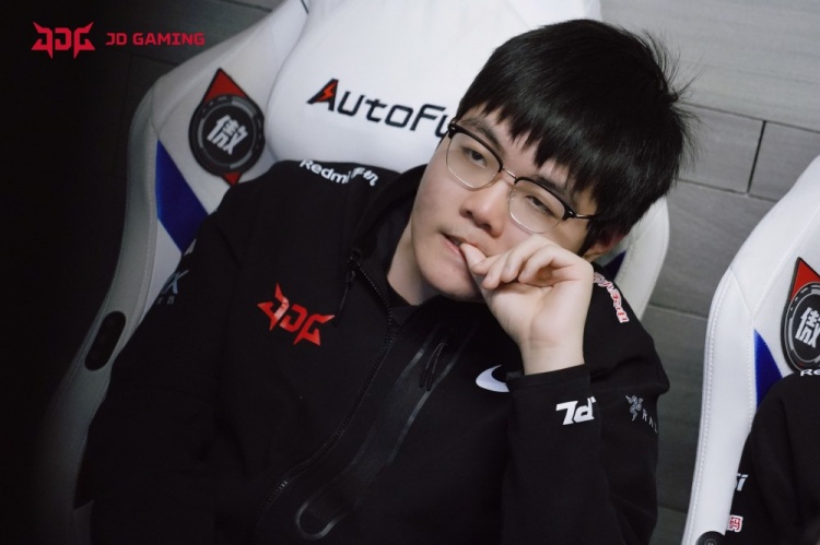 JDGaming险胜HLE，Kanavi惊艳世界