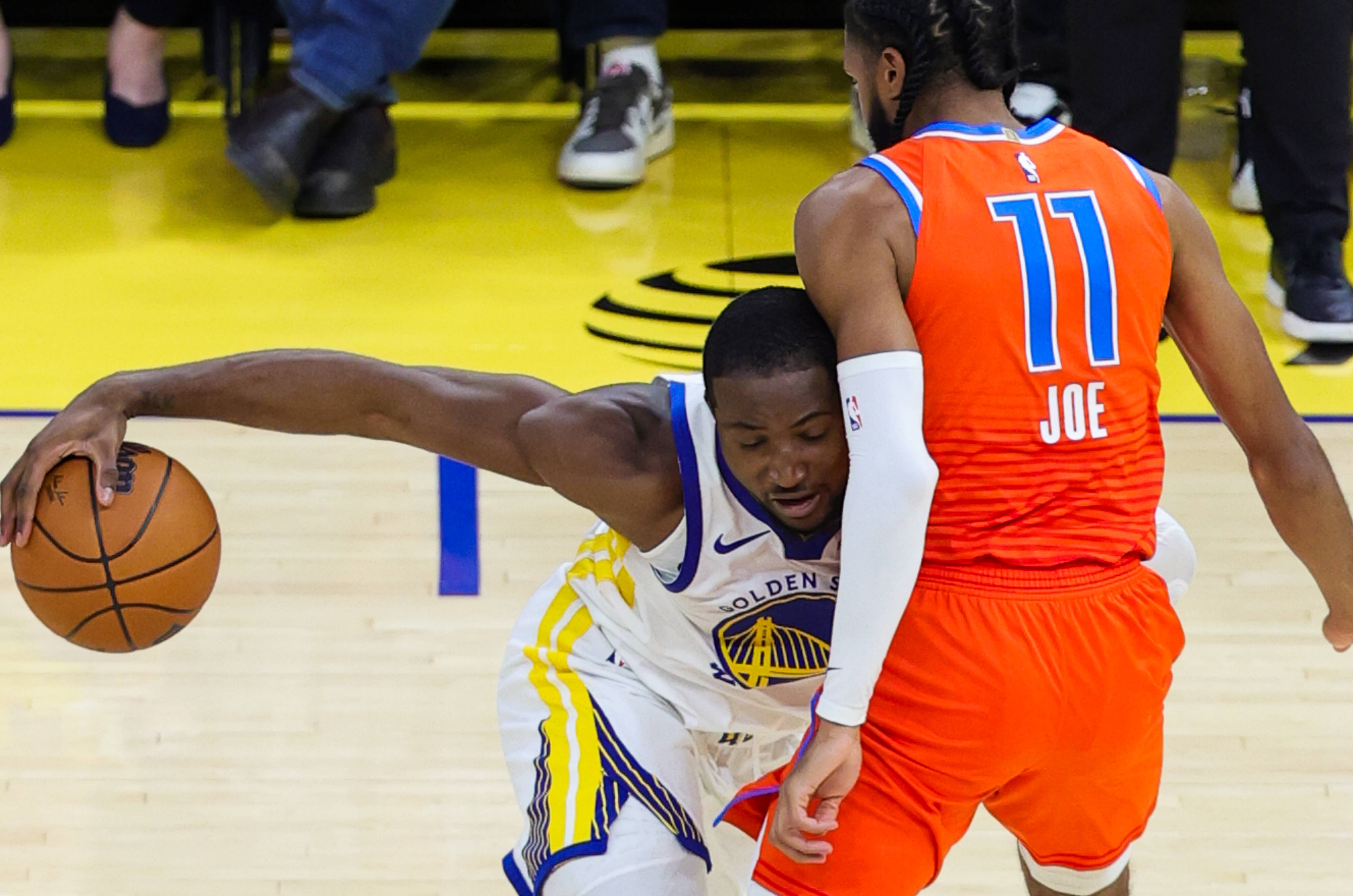 雷霆险胜公牛，库里状态火热