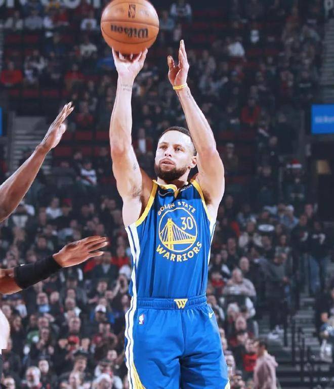 雷霆险胜公牛，库里状态火热