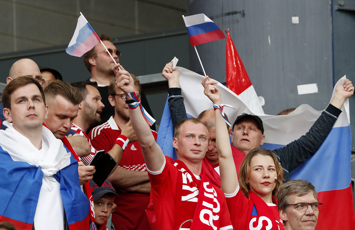 丹麦球队表现神勇，夺得胜利！